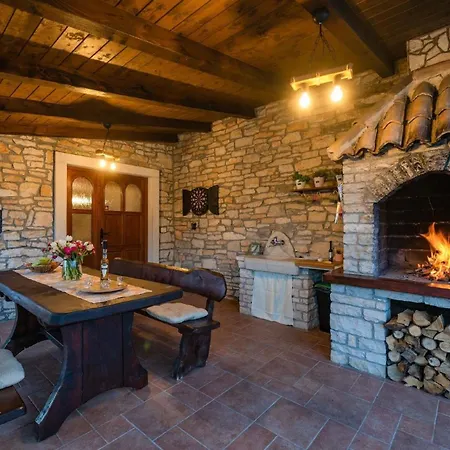 Traditionelles Istrisches Haus Mit Privatem Pool Und Grossem Garten Rakalj