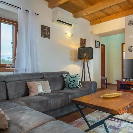 Traditionelles Istrisches Haus Mit Privatem Pool Und Grossem Garten Nyaraló Rakalj