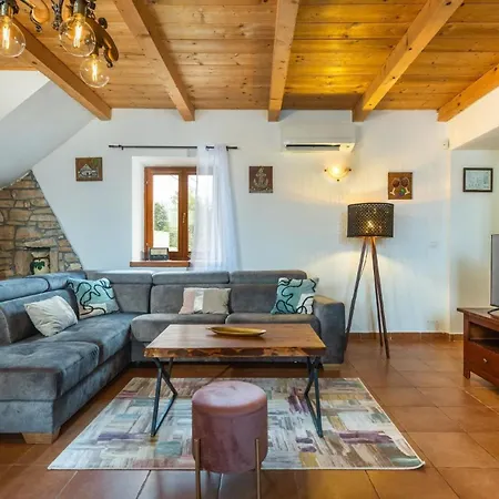 Traditionelles Istrisches Haus Mit Privatem Pool Und Grossem Garten Nyaraló