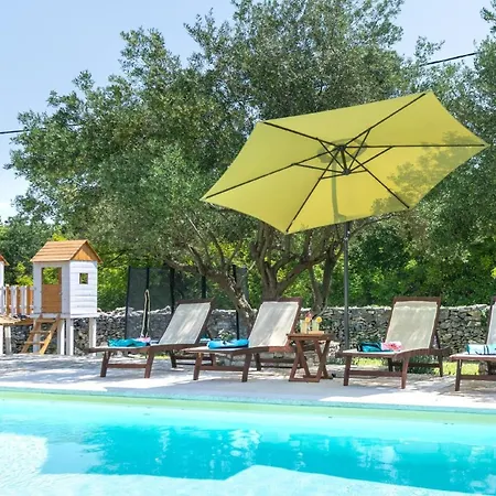 Nyaraló Traditionelles Istrisches Haus Mit Privatem Pool Und Grossem Garten Rakalj