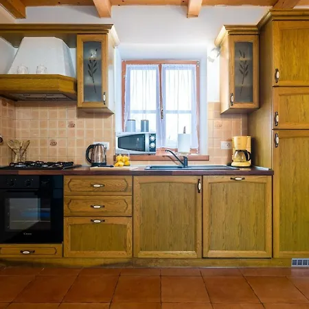 Traditionelles Istrisches Haus Mit Privatem Pool Und Grossem Garten